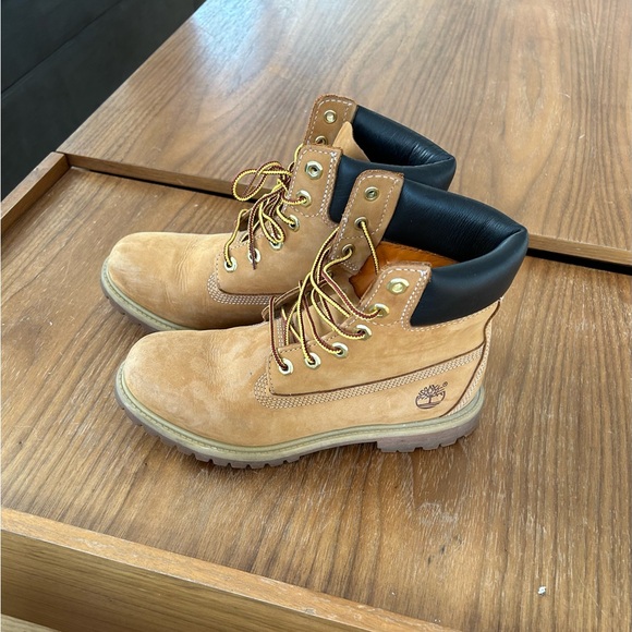 Boots - Picture 3 of 4